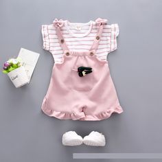 Summer newborn baby girls outfit cool clothes set #babyclothes, #babyoutfit, #babyromper #babygirloutfits Summer Newborn, Stylish Baby Clothes, Outfit Cool, Cool Clothes, Newborn Baby Girls, Newborn Baby Girl Outfit, Girls Stripes