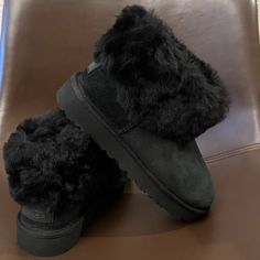 Ugg Women's Classic Mini Fluff Boot, New Without Box Size: 5 Extremely Comfortable, Stylish Swim Brief Outer Material: Sheepskin, Cow Suede Ugg Mini Fluff, Black Ugg Sneakers, Fluffy Boots Black, Uggs Black Boots, Ugg Shoes Black, Ugg Sneakers Black, Ugg Boots Black, Fake Uggs, Fluffy Boots