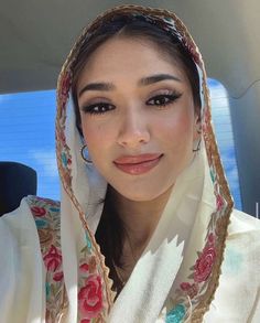 South Asian Aesthetic, Red Lips Makeup Look, Indian Eyes, Brown Girls Makeup, Light Makeup Looks, Makeup Makeover