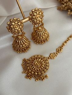 traditional punjabi gold looking earrings x tikka . It's lightweight. Suitable for any occasion like wedding, engagement, birthday party or great for gifts.  Style tip- ----------- Pair it with any beautiful traditional outfits  and flaunt with Unique style of collection from us. Perfect match for Festival and Traditional wear.  Take Care Tips-  ---------------- Kee away from perfume, Hair spray and. Moisture.  Store in dry place , Ziplock bag or Airtight box.    Clean with dry cloth.  Jewellery Festival Gold Plated Temple Jewelry Tikka, Traditional Gold Plated Tikka For Wedding, Gold Plated Tikka For Wedding And Festivals, Temple Style Gold Plated Tikka For Festivals, Temple Jewelry Tikka With Matching Earrings For Festivals, Gold Plated Chandbali Tikka For Festivals, Festival Chandbali Gold-plated Tikka, Traditional Gold Plated Chandbali Tikka, Gold Tikka With Matching Earrings In Temple Jewelry Style