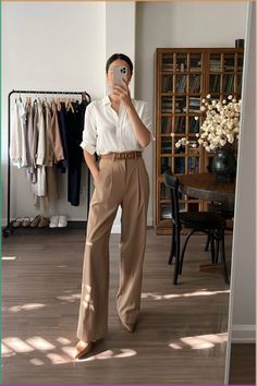 Tips for dressing taller 👠 Fashion hacks👗 style tips video credit by- @fashioninflux ❤ ( tiktok ) #fashiontips #styletips #fashionhacks Thrifting Vintage, Classic Work Outfits, Tattoo Nails, Hairstyles Anime, Stylish Office Wear, Dress Pants Outfits, How To Look Expensive, Drape Pants, Nails Fashion