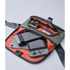 Unleash hands-free convenience with our versatile, compact sling bag. Crafted from durable, waterproof X-Pac VX42 fabric, it's perfect for all your outdoor escapades. Featuring three compartments, including a hidden section for valuables, and a magnetic flap for quick access, this bag is a game-changer for iPad Mini 6 owners and on-the-go pros. Stay organized, protected, and stylish with weatherproof features and waterproof zippers. 4L volume with precise dimensions. Ideal for gamers, entreprene Everyday Carry Bag, Edc Bag, Inside My Bag, Tech Bag, Ipad Mini 6, Honeycomb Pattern, Men's Bags, Cool Inventions, Best Bags