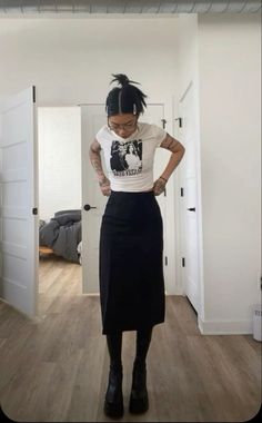 Clean Edgy Style, Office Alternative Outfit, Cooperate Goth, Alternative Corporate Fashion, Mid Black Skirt Outfit, Alt Professional Outfits, Alternative Workwear, Goticas Aesthetic Outfit, Alt Workwear