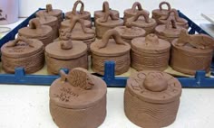 many clay pots are sitting on a table