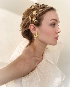 The Gabrielle Headband serves modern simplicity with an ethereal touch. Three delicate strands with handmade petals scattered throughout each layer make this head piece elegant with a touch of modern. Made in NYC. Lelet Ny, Hair Acessories, Designer Hair Accessories, Guest Hair, Autumn Bride, Blonde Hair Color Ideas, Headpiece Jewelry, Brown Balayage, Bride Hair Accessories