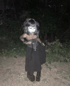 Vampiric Goth Outfits, Goth Cosplay Characters, Trad Goth Makeup Black Women, Trad Goth Fits, Goth Doll Outfit, Alt Woman, Nirvana Aesthetic, 80s Trad Goth