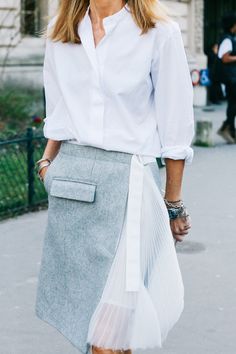 #streetstyle #style #streetfashion #fashion #outfit Mode Tips, Textil Design, Walking Down The Street, Mode Chic, Stil Inspiration, Moda Vintage, Street Style Chic