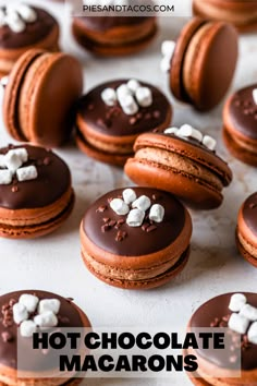 macarons filled with hot cocoa buttercream and topped with mini marshmallows and dipped in chocolate. Macaron Flavors Ideas Christmas, Strawberry Chocolate Macarons, Hot Cocoa Macarons, January Baking Ideas, Christmas Macaron Flavors, Holiday Macarons Flavors, Christmas Tree Macarons, Christmas Macarons Flavors, Winter Macarons