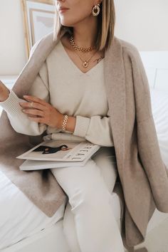 Look Working Girl, Beige Outfit, 가을 패션, White Pants, Business Outfits, Winter Fashion Outfits, Elegant Outfit, Look Chic