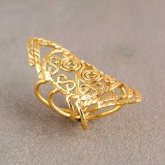 Full Finger Spiral Design Long Brass Ring, Dainty Brass Ring, Long Ring, Long Statement Ring, Bohemian Ring, Handmade Brass Ring, Boho Rings by Jamunajewelryart on Etsy Messing Ring, Gold Finger Rings, Full Finger Rings, Simple Rings, Long Ring, Bohemian Ring, Spiral Design, Bohemian Rings, Handmade Brass