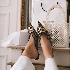 Luxury Flat, Heel Accessories, Slingbacks, Hot Shoes, Look Vintage, Flat Boots, Shoe Obsession, Mode Vintage, Looks Style