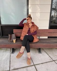 Bre Sheppard Outfits, Messy Bun Outfit, Bre Sheppard, Fall Thrift, Grunge Looks, Ugg Tazz, Cozy Outfits, Simple Wardrobe, Messy Buns