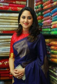 Blouse Designs High Neck, Sari Blouse Designs, Indian Saree Blouses Designs, Silk Saree Blouse Designs, Simple Blouse Designs, Blouse Designs Silk, Elegant Blouse Designs