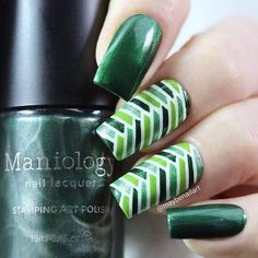 17 Stunning Green Chrome Nail Design Ideas - thepinkgoose.com Green Nails With Lines, Green Abstract Nails, Nail Signs, If Looks Could Kill, Deep Emerald Green, Green Nail Art, Green Polish, Short Press On Nails, Nail Art Disney