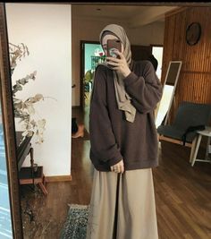 Pakaian Hipster, Muslimah Fashion Casual, Rok Outfit, Muslimah Outfit, Hijab Look, Street Hijab Fashion, Muslim Fashion Hijab Outfits