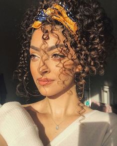 Curly Hair Up, Curly Hair Accessories, Curly Hair Beauty, Curly Hair Updo, Curly Hair Inspiration, Curly Girl Hairstyles, Penteado Cabelo Curto