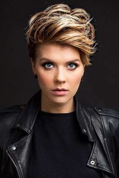 AMI Kappers Best Short Hair, Current Hair Trends, Short Hair Styles African American, Beach Wave Hair, Cool Short Hairstyles, Short Hair Trends, Blonde Pixie Cuts, Short Cut