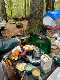 Camp Cooking Aesthetic, Camping Aesthetic Summer, Camping Aesthetic Food, Winter Camping Aesthetic, Camping Gift Basket, Camping With Family, Vw Minibus, Camping Supply List, Camping With Friends