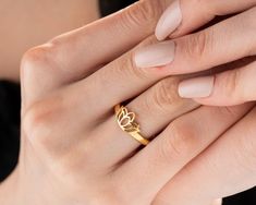 Flower Ring Design Gold, Gold Ring For Girls Unique, Simple Gold Rings For Women, New Gold Ring Designs For Women, Girls Ring Design Gold, Latest Ring Designs Gold For Women, Gold Ring Design For Women Latest Gold Ring Design For Women, Unique Gold Rings For Women