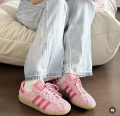 Adidas Bermuda, Adidas Samba Outfits, Samba Outfit Ideas, Samba White, Samba Outfits, Jean Beige, Platform Tennis, Adidas Og, Adidas Samba Outfit