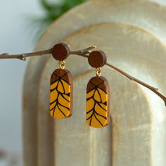 These earth-themed stud earrings made from mahogany wood, with yellow details, offer unique elegance with their chic and modern design. Carefully handcrafted, each pair has a distinctive touch with its rustic details and captivating wooden patterns. Ideal for both daily use and special occasions, these elegant earrings are a perfect choice for those looking for a meaningful and special gift for their loved ones. 🕊️

These unique earrings have a sturdy structure and a light, elegant appearance. For those seeking a simple and eye-catching style, these dangling earrings combine the warmth of natural wood with the bohemian spirit. 🌼 Wooden Earrings Handmade, Unique Handmade Earrings, Handmade Wooden Boxes, Wooden Pattern, Earrings Unique, Wooden Earrings, Dangling Earrings, Mahogany Wood, Christmas Jewelry