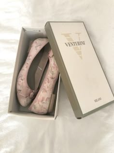 ليلي كولينز, Dr Shoes, Psychology Student, Kawaii Shoes, Fancy Shoes, Girly Shoes, Shoe Inspo, Dark Feminine