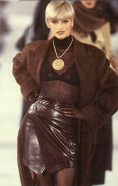 Aries Rising, 90s Runway Fashion, Runway Fashion Couture, Vintage Runway, Runway Outfits, Linda Evangelista, Naomi Campbell, Isaac Mizrahi