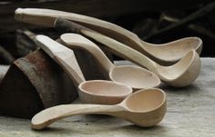 several wooden spoons are stacked on top of each other in the shape of birds