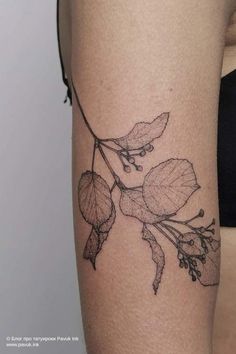 Botanical Wrap Tattoo, Blatt Tattoos, Simple Flower Tattoo, Wrap Tattoo, Botanical Tattoo, Floral Tattoo Design, Thigh Tattoos Women, Back Tattoo Women, Dainty Tattoos