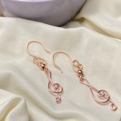 "Rose Gold Treble Clef Earrings  These beautiful rose gold treble clef earrings were specially designed to those that love music. Will be perfect to complete an outfit for choir friends, musicians or any music lover.  The are lightweight and very comfortable for all day wear. You can choose the color of the wire, just let me know. I T E M - D E T A I L S Materials: Rose Gold plated wire, Rose Gold Beads. Length: 2 Inches,. Wire tone available: Gold, Silver and Rose Gold. Thank you for visiting m Wire Wrape Guitar Earrings, Gold Wire Wrapped Earrings, Music Earrings, Wire Rose, Candy Corn Earrings, Coin Pearl Earrings, Kabbalah Bracelet, Lucky Jewelry, Rose Gold Beads