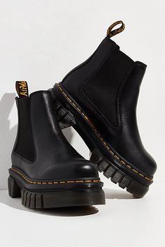 Chunky Pull On Boots, Audrick Chelsea Boots, Doc Martens Aesthetic, Chunky Black Boots, Platform Chelsea Boots, Heeled Chelsea Boots, Lug Sole Boots, Carrie Bradshaw