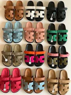 Trendy Slippers For Women, Pretty Slippers, Classy Sandals, Trendy Slippers, Fluffy Shoes, Women Slippers Fashion, Mode Tips, Pretty Sandals, Dr Shoes