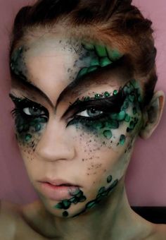 Omg what a perfect poison ivy look! | Need more Halloween makeup ideas? Follow us here --> http://www.pinterest.com/thevioletvixen/halloween-makeup-insanity/ Dragon Makeup, Mermaid Makeup Halloween, Makeup Zombie, Halloweenský Makeup, Halloween Make-up Looks, Fashion Make Up