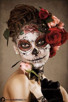 Calavera. | Day of the Dead Dead Makeup, Best Friend Halloween Costumes, Den Mrtvých, Day Of Dead, Day Of The Dead Art, Sugar Skull Makeup, Costumes For Teens, Candy Skulls, Halloween Costumes Friends