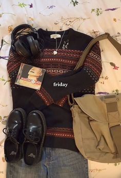 Comfy Fall Clothes Aesthetic, Downtown Outfits Autumn, Gilmorecore Outfits, Autumn Season Outfits, Gilmore Inspired Outfits, Downtown Girl Outfits Aesthetic, Rory Gilmore Inspired Outfits, Downtown Girl Outfits, 2022 Spring Outfits