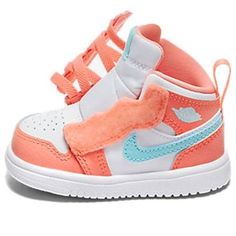 Best gifts for newborns/babies! (AJ1/SNKR/Mid Top/Basketball) Baby Jordan Shoes, Nike Baby Shoes, Gifts For Newborns, Baby Jordans, Jordans Girls, Baby Nike, Newborn Shoes, Sneaker Lovers