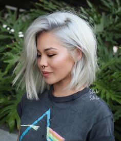 Asymmetric Bob, Edgy Bob, Platinum Hair Color, Short Hair Cuts For Round Faces, Bob Haircut For Round Face, Choppy Bob Haircuts, Blonde Bob Hairstyles, Round Face Shape, Platinum Hair