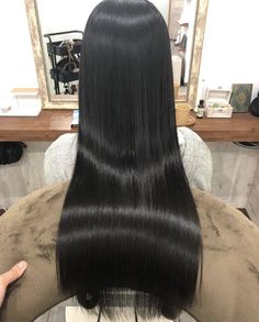 Haircut Pictures, Layered Cuts, Female Images, V Shape, Hair Goals, Hair Inspo, Beautiful Hair