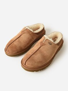 DESCRIPTION:An ultra-cozy slipper made from soft suede with a cushioned outsole.FEATURES:Round ToeSuede Upper17mm Sheepskin LiningFoam FootbedTreadlite by UGG™ Outsole Suede Slippers, Ugg Slippers, Mens Uggs, Slippers Cozy, Saint Bernard, Soft Suede, Chestnut, Men's Shoes, Slippers