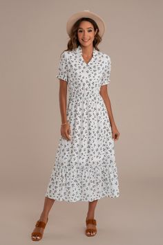 White Short Sleeve V Neck Rayon Floral Maxi Dress Dresses With Tennis Shoes, Fancy Short Dresses, Spring Dresses Women, Flowy Maxi Dress, Midi Dress Casual, Summer Dress Outfits, Leather Dresses, White Short, Modest Dresses