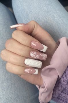 Matte Xmas Nails, Hoț Girl Nails, Nokti Za Bozic, Pale Pink Christmas Nails, Nails Christmas Hello Kitty, Cristmass Nails 2023, Cristmass Nails 2024, Cutesy Christmas Nails, Christmas Nails Bow Presents