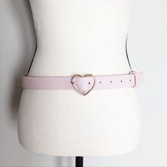 Pastel Pink And Gold Heart Buckle Faux Leather Adjustable Belt Total Length: 43.5" Adjustable Length: 33"-39" Hot Pink Accessories, Leather Corset Belt, Vintage Floral Fabric, Womens Leather Belt, Pink Belt, Western Belt Buckles, Wide Leather Belt, Vintage Belt Buckles, Studded Belt