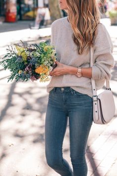 balayage-hair-isabel-marant-mohair-sweater-coach-bag-wildflower-fall-bouquet-prosecco-and-plaid-3 Style Casual Chic, Stil Boho, Mode Casual, Weekend Outfit, Mode Inspo, 가을 패션, Woman Fashion, Looks Style, Mode Inspiration