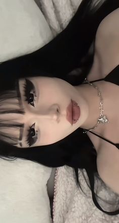 Makeup Inspo Downturned Eyes, Goth Alternative Makeup, Goth Cute Makeup, Asian Alt Makeup, Alternative Lip Makeup, Kitten Goth Makeup, Emo Douyin Makeup