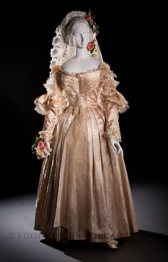 1838, England  Wedding gown Jacquard silk, blonde lace, novelty gauze FIDM Museum Historical Wedding Dresses, Antique Wedding Dresses, Antique Dress, Wedding Gowns Vintage, Vintage Gowns, Old Fashion, Vintage Bride