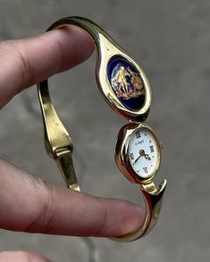 ✨ LIMOGES CARAT 18K GOLD PLATED VINTAGE BANGLE WATCH #limogecarat #18kgpwatch #vintagewatch Jewellery Watch, Watch Accessories, Antique Watch, Vintage Jeweled Bangle, Vintage Gold Collectible Bracelets, Vintage Gold Watches, Gold Vintage Watch, Bracelet Watch Vintage