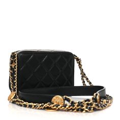 This is an authentic CHANEL Caviar Quilted Twist Your Buttons Clutch With Chain in Black. This stylish crossbody bag is crafted of luxurious grained leather in black. The bag features a prominent gold CC logo on the front, with a leather, threaded gold chain link shoulder strap that features button-like CC throughout. The bag opens to a burgundy partitioned interior with card slots. Chanel Caviar, Cc Logo, Chain Link, Gold Chain, Gold Chains, Card Slots, Slots, The Bag, Crossbody Bag