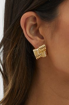 Manhattan Square Ribbed Earrings Gold by Selfie Leslie Gold Vintage Earrings, Vintage Earrings Aesthetic, Square Gold Earrings, Gold Earrings Aesthetic, Big Gold Earrings, Elegant Gold Earrings, Gold Square Earrings, Big Earrings Gold, Earrings 2024