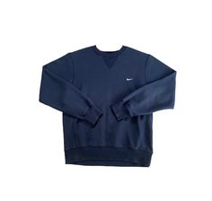 VINTAGE 90s NIKE JUMPER NAVY @HOMEBOYSTORE FRESH IN ♻️ @HOMEBOYSTORE  FOLLOW @HOMEBOYSTORE FOR FREE 🇬🇧 SHIPPING AND BUNDLE DISCOUNTS A VINTAGE NIKE ESSENTIAL THIS SUPER SOFT COSY AND NAVY CREW NECK CLASSIC HEAVY WEIGHT JUMPER BY NIKE SIZE MEDIUM  PRE LOVED TOP QUALITY CONDITION  * VINTAGE BLACK IN STORE ALSO  PM IF INTERESTED  @depop @homeboystore #vintagenike #homeboystore #vintagenike #vintagestore Nike 1990 Hoodie, Nike Vintage Crewnecks, Pull Nike, Pull Bleu Marine, Nike Jumper, Boy Jumper, Cute Jumpers, Navy Jumper, 90s Nike