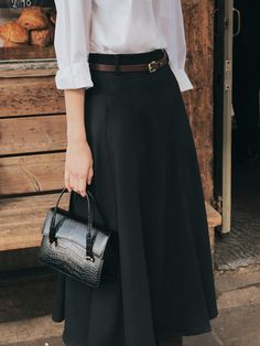 Preppy Long Skirt Outfits, Casual Long Black Skirt Outfits, Fancy Long Skirt Outfits, Flare Skirt Outfit, Flare Long Skirt, Black Long Skirt, Black Formal Skirt, Simple Work Outfits, Classic Mood